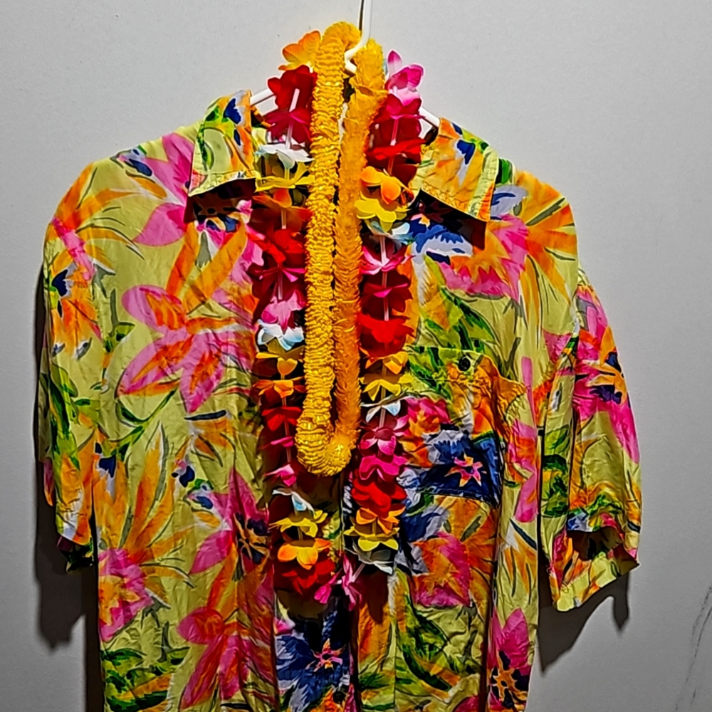 100 %silk Hawaiian shirt withv2 leis